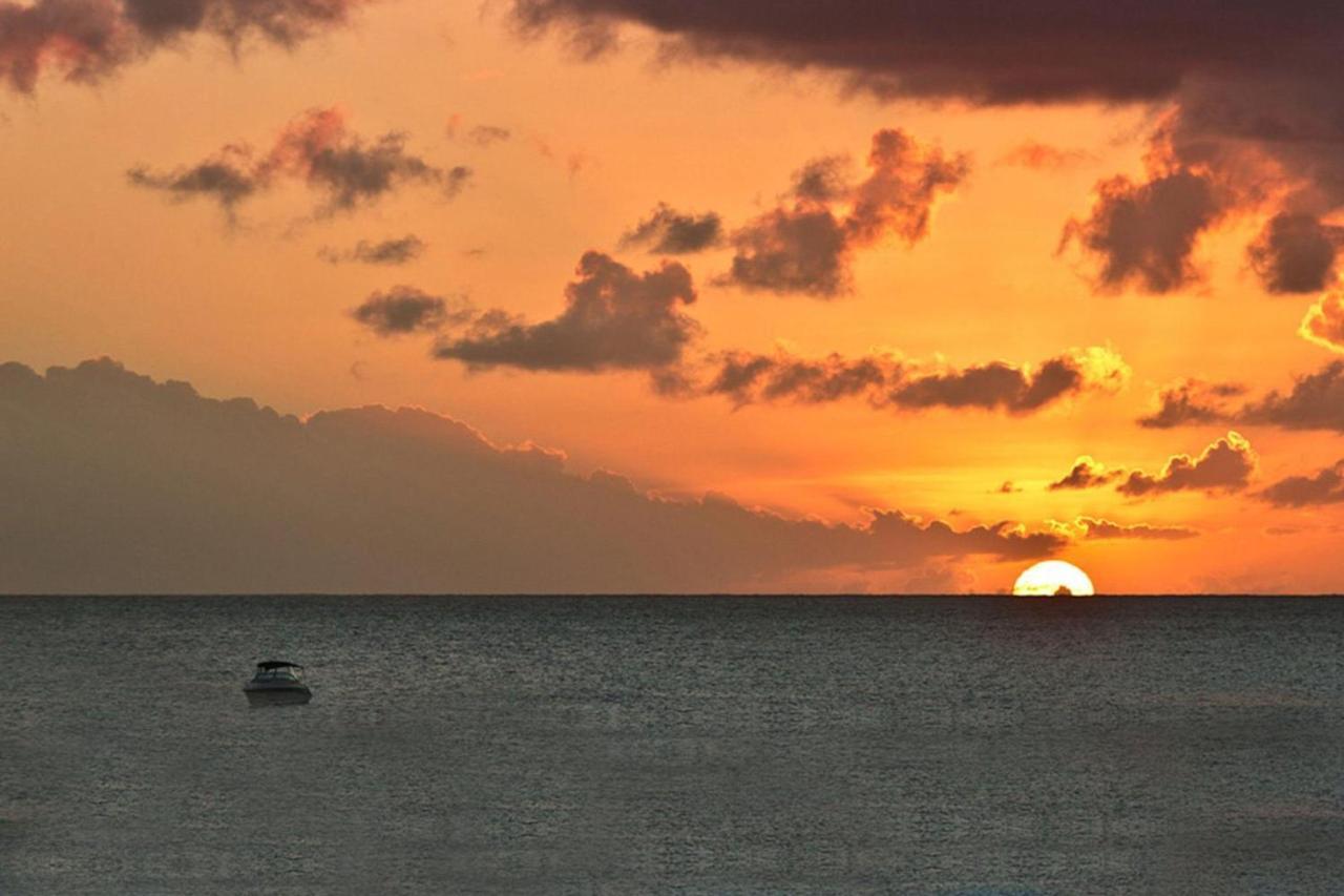 Appartamento Bora Bora By Blue Sky Luxury Paynes Bay Esterno foto